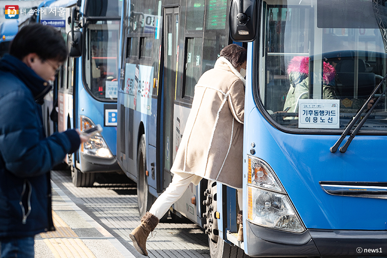 (Figure 3. Seoul city buses that can be ridden with the Climate Card. Copyright© News1)