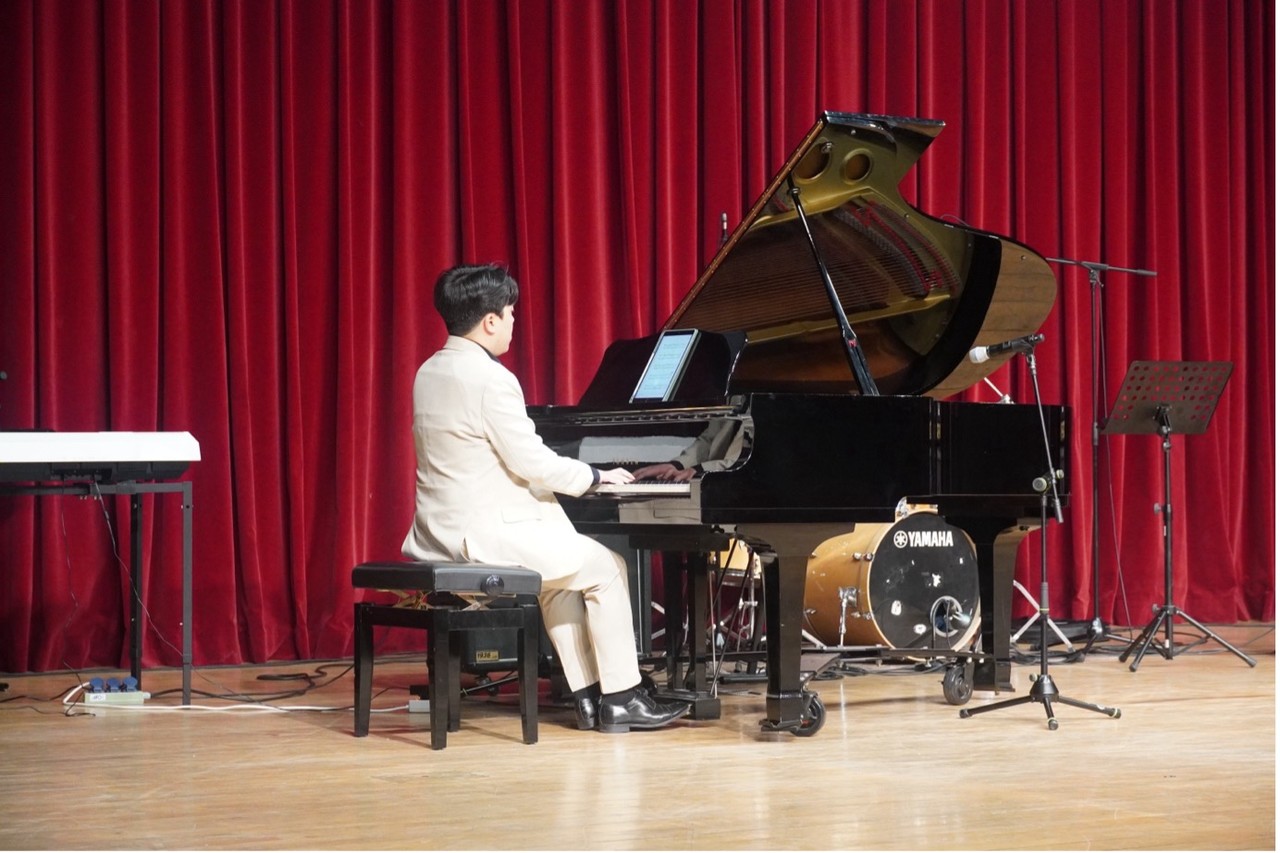 ​​​​​​​▲ 로베르트 슈만이 클라라에게 바친 고백송 ‘헌정’을 연주하는 이정제 피아니스트. 자료= 민인혜 기자