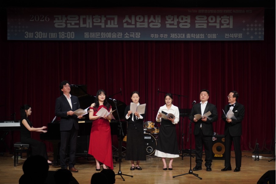 ▲ 이종철 전 교수를 필두로 한 성악가들의 성악 공연. 자료= 민인혜 기자