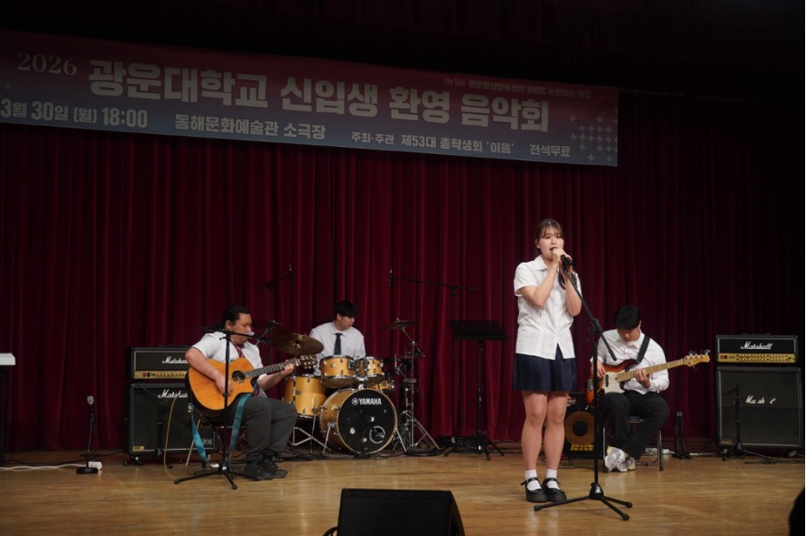 ▲ 어쿠스틱 버전 ‘Nandemonaiya’를 공연하는 노을. 자료= 민인혜 기자