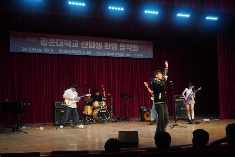 ​​▲ '하이라이트’무대를 하는 PEGASUS . 자료= 민인혜 기자